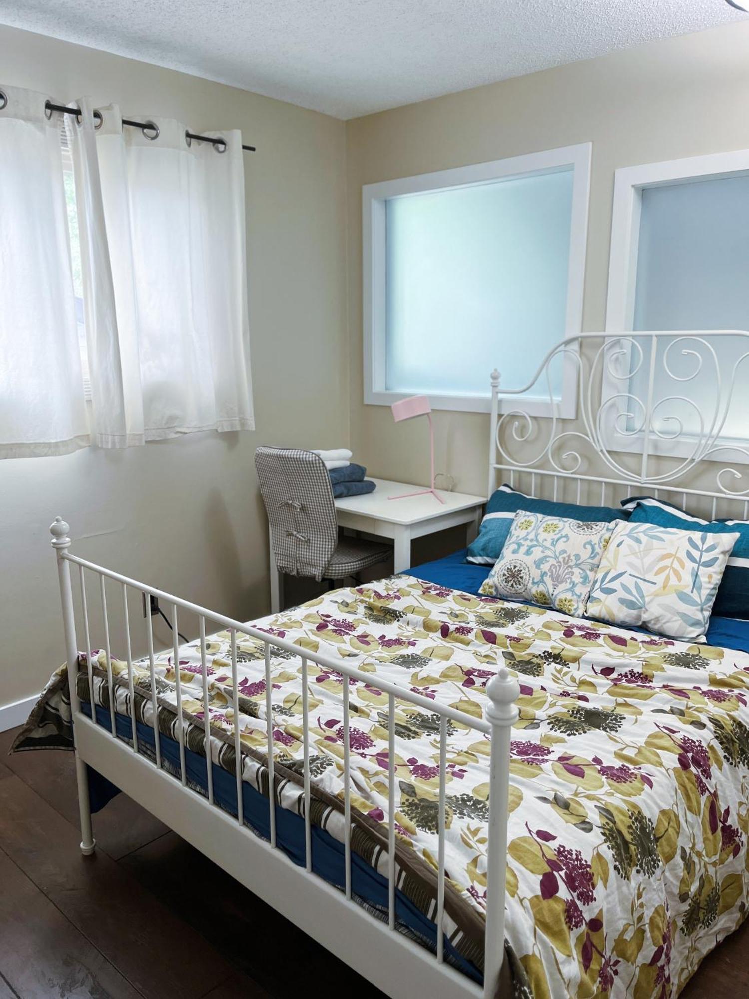 Appartamento Calgary-Banff House Close Lrt&Dt&Free Parking Esterno foto