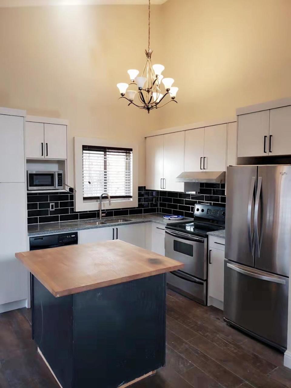 Appartamento Calgary-Banff House Close Lrt&Dt&Free Parking Esterno foto