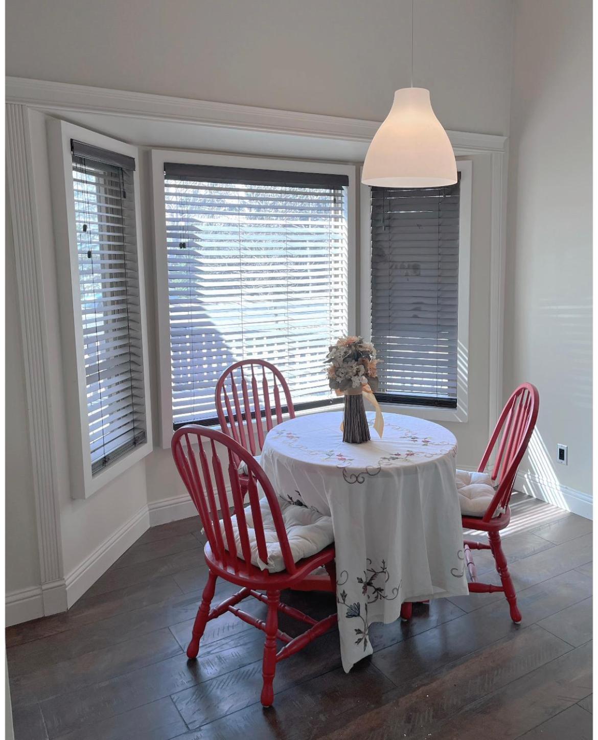 Appartamento Calgary-Banff House Close Lrt&Dt&Free Parking Esterno foto
