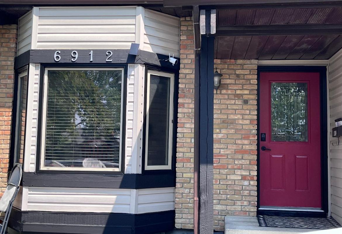 Appartamento Calgary-Banff House Close Lrt&Dt&Free Parking Esterno foto